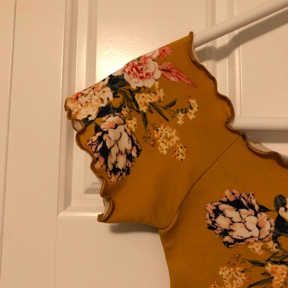 Mustard Floral Crop Top 🌼 - Picture 3 of 6